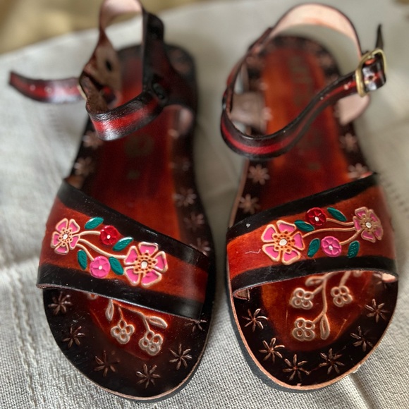 Beautifully handcrafted sandals by Artesanos de Ceja - Picture 8 of 9